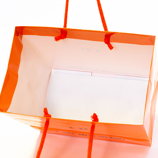 オレンジ色でベタ印刷したオリジナル紙袋