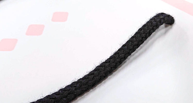 暖かみのあるアクリルスピンドル紐は刷り色にある黒に