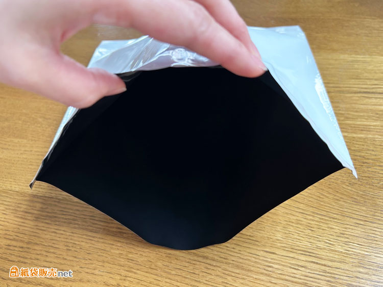 宅配ビニール袋は2層式なのでお品物が透けて見えない