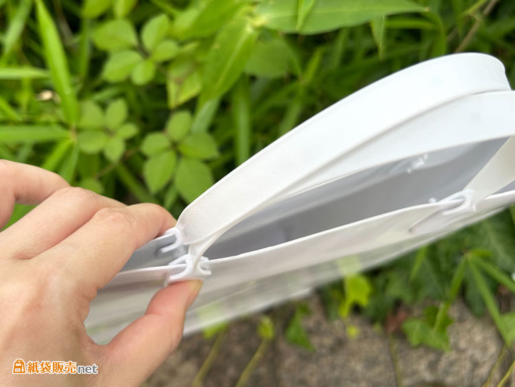 紙袋の上部を閉じることが出来るハッピータック