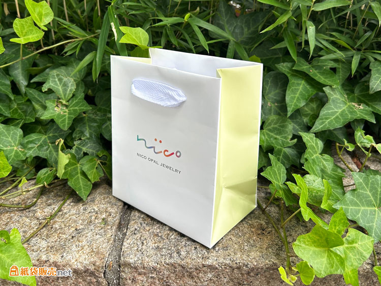 ブランド価値を高めるオリジナル紙袋