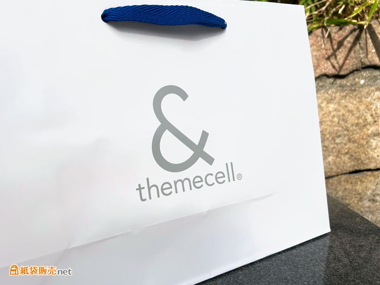 高級感と丈夫さを兼ね備えた「コート紙」を使用したオリジナル紙袋
