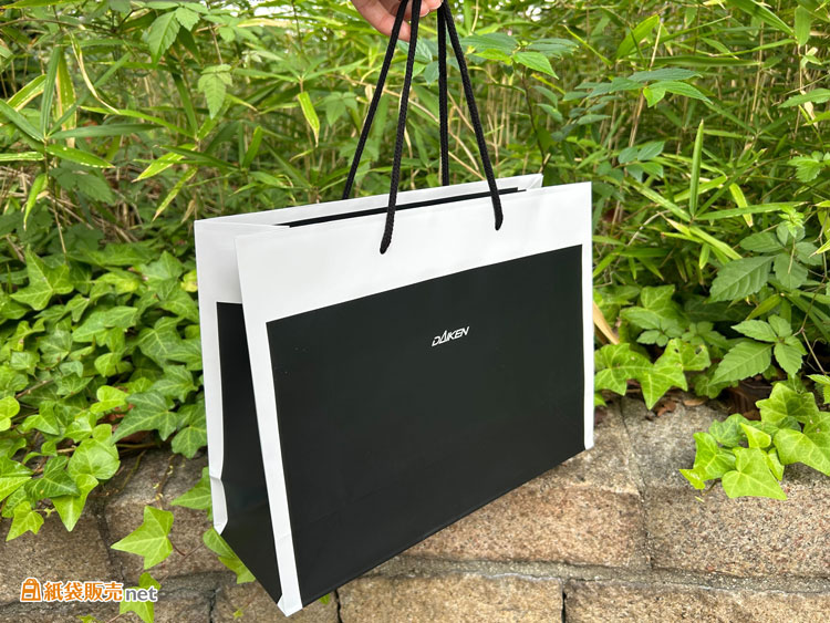 全体のシックな雰囲気のオリジナル紙袋