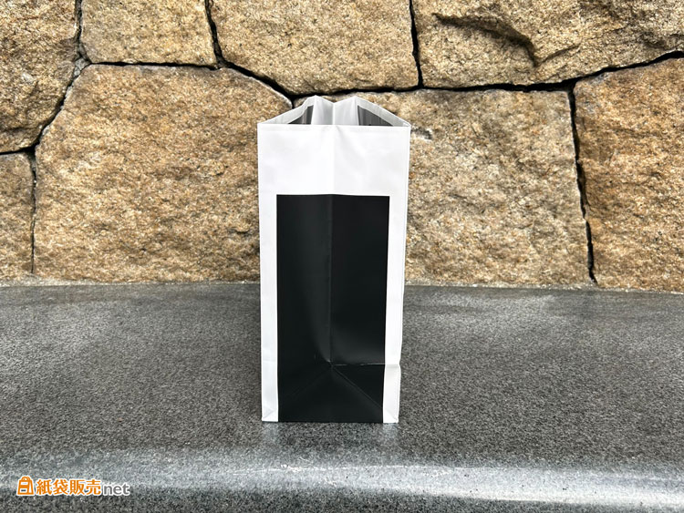 洗練されたモノトーン×額縁デザインのオリジナル紙袋