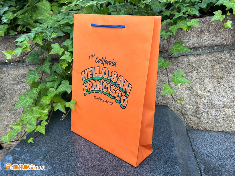 A4サイズ縦型の紙袋で使いやすさも重視