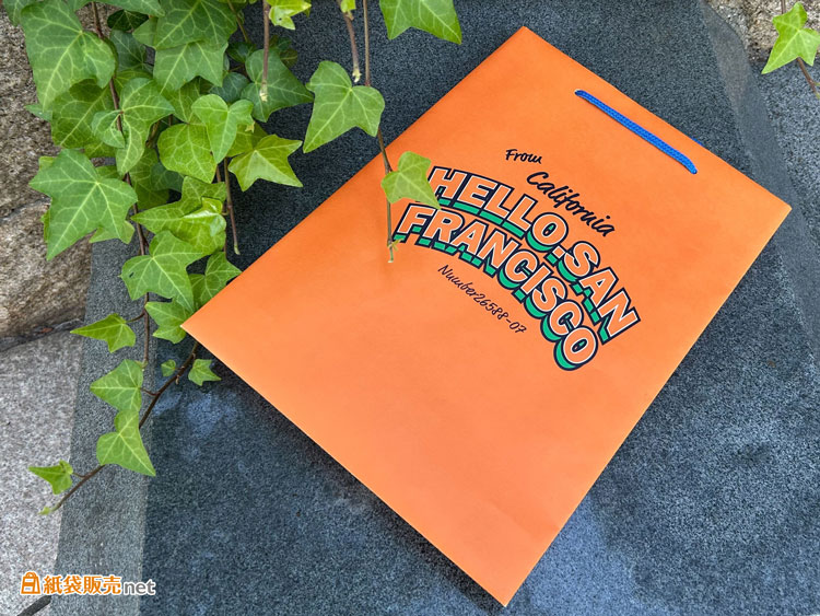 全面フルカラー印刷でブランドロゴを鮮やかに表現したオリジナル紙袋