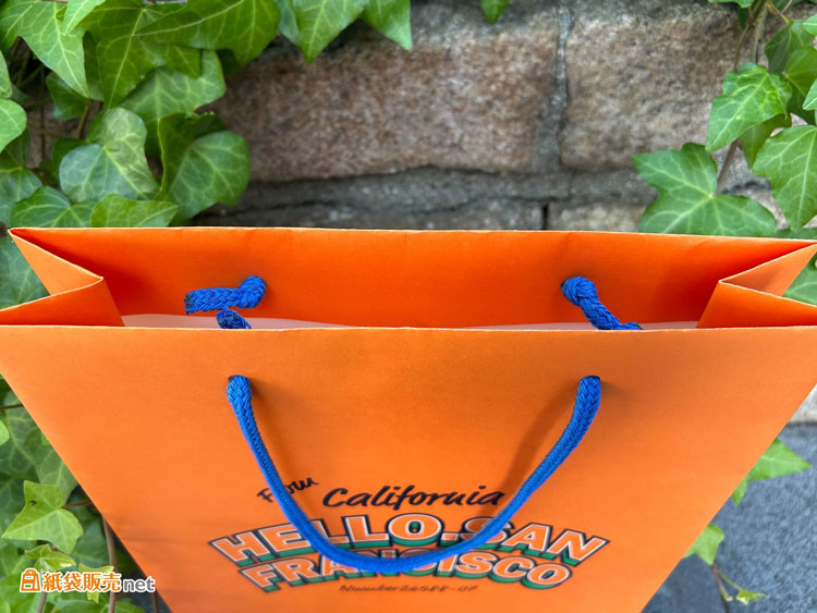 全面印刷だからこそできる、口折(袋上部折り返し部分)にも印刷対応