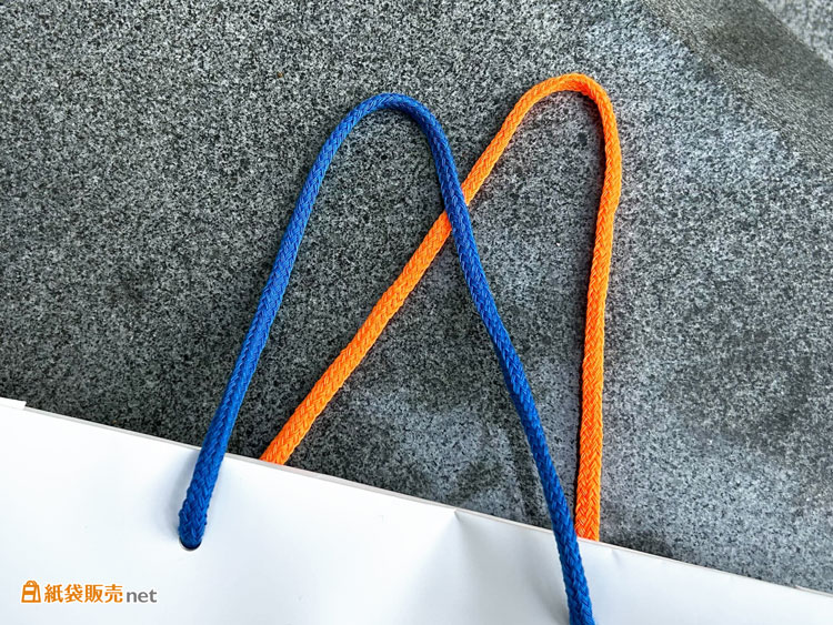 アクリルスピンドル紐で紙袋に上質感をプラス
