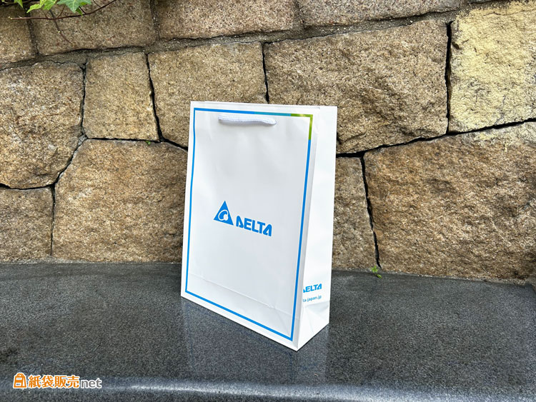 A4サイズの資料やパンフレットを縦に収納できるオリジナル紙袋