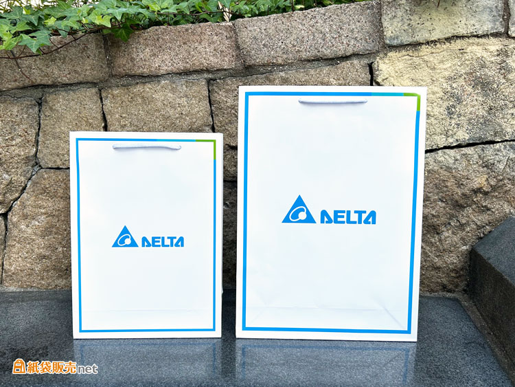 おしゃれな水色のコーポレートカラーを活かした額縁デザインのオリジナル紙袋