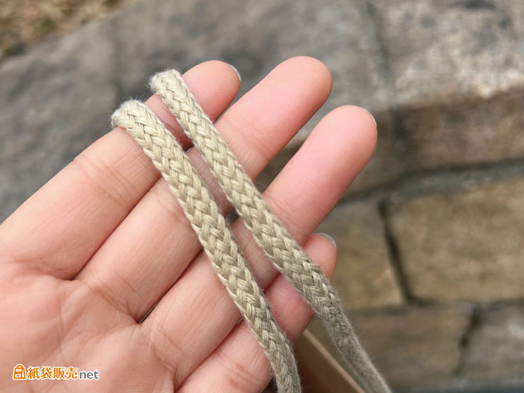 アクリルスピンドル紐で統一感と持ちやすさを両立