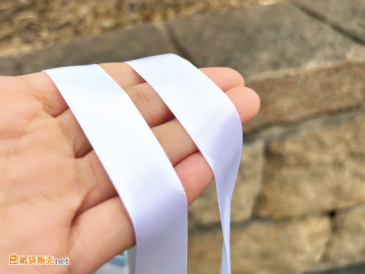 高級感を演出するサテンリボンハンドル