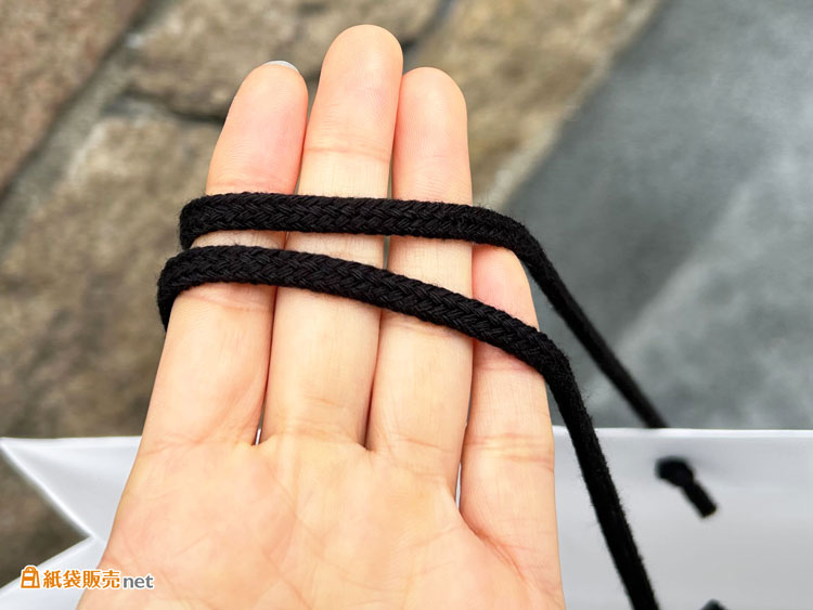 人気ナンバーワンのアクリルスピンドル紐