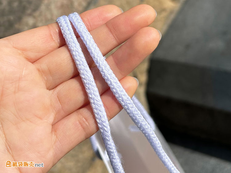 アクリルスピンドル紐で温かみと使いやすさを両立