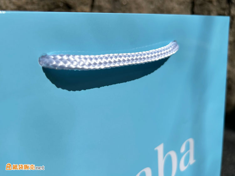 光沢のあるラミネート加工とパイレン紐の相性は抜群