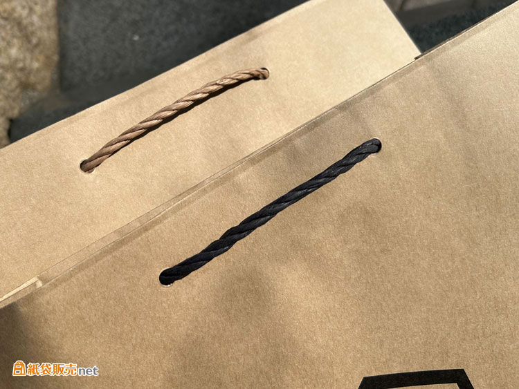 選べる紐色で印象の異なるオリジナル紙袋に