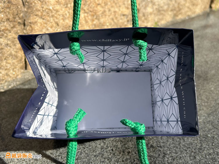 内面印刷でブランドの世界観を演出