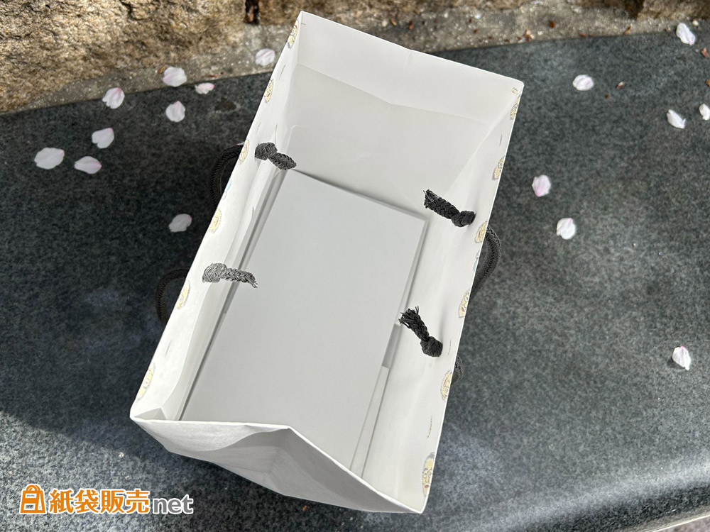 底ボール入りで安定感のある仕様