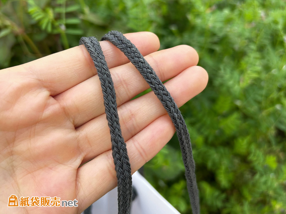 アクリルスピンドル紐で持ちやすさとデザイン性を両立