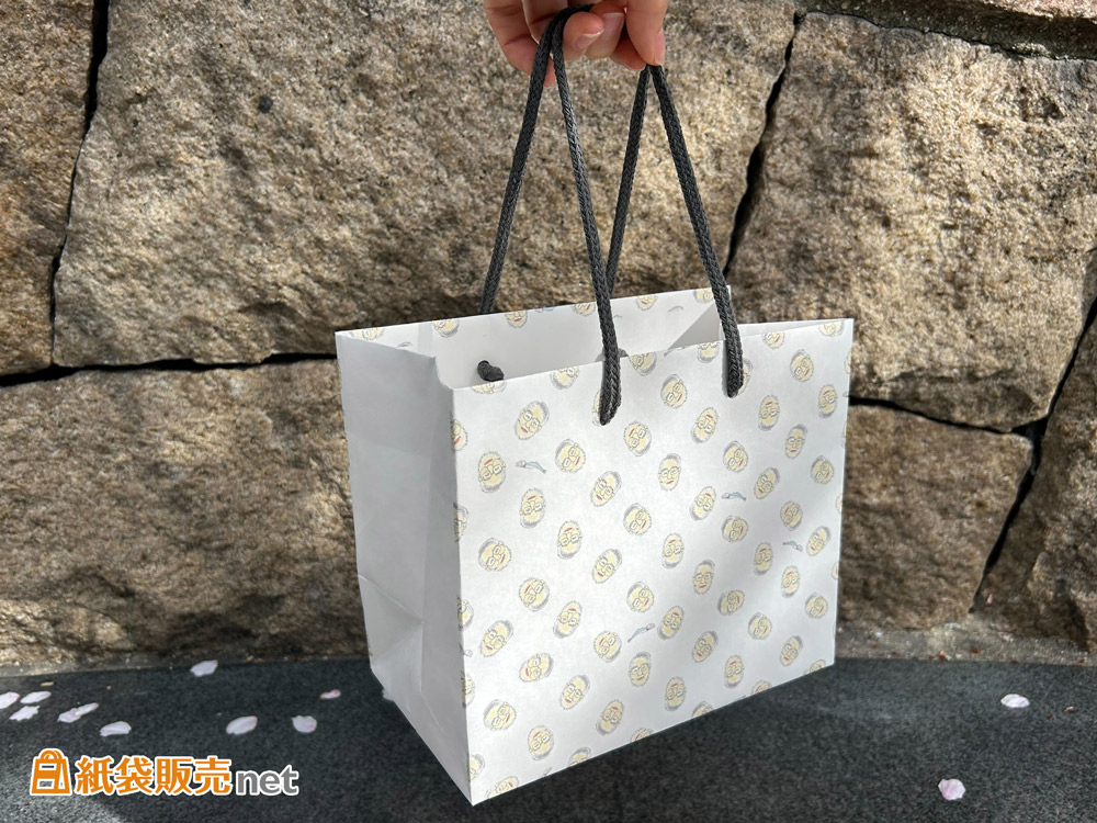 ナチュラルで親しみやすい印象のオリジナル紙袋