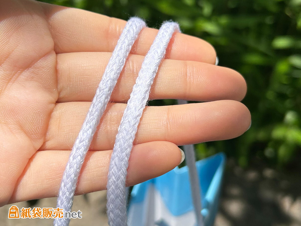 アクリルスピンドル紐でやさしい印象