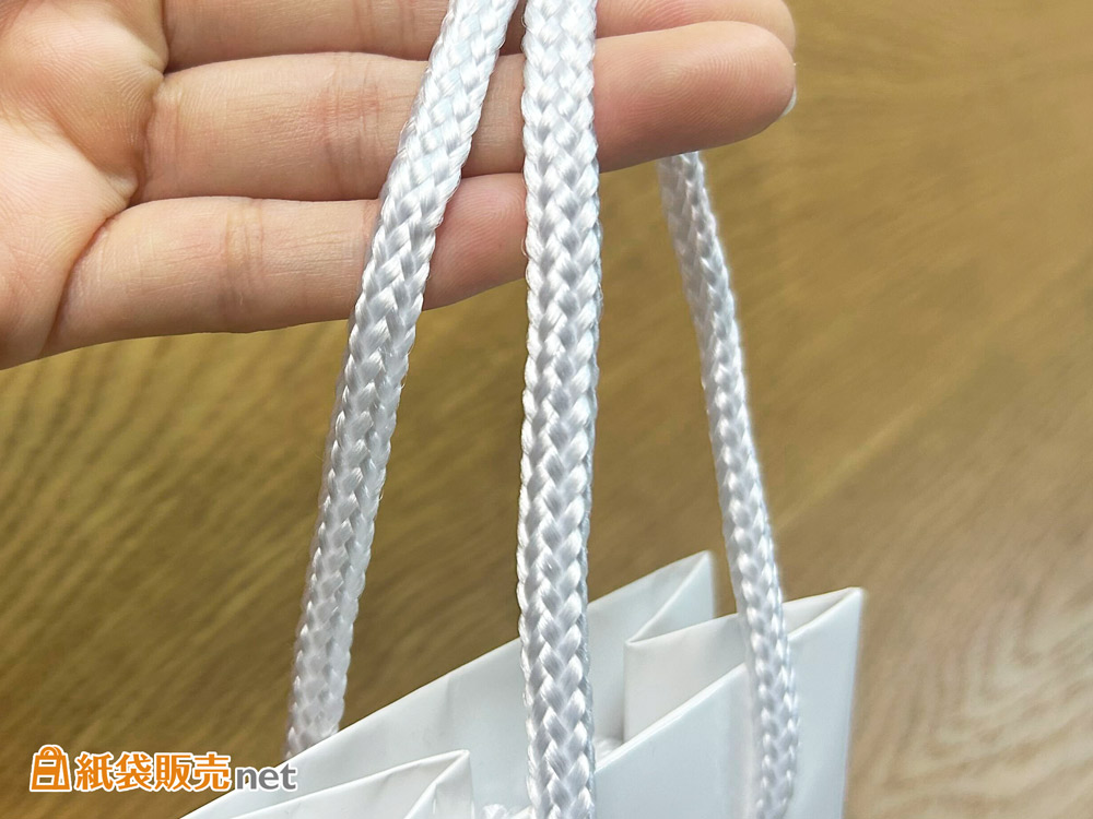 光沢感のある「パイレン紐」