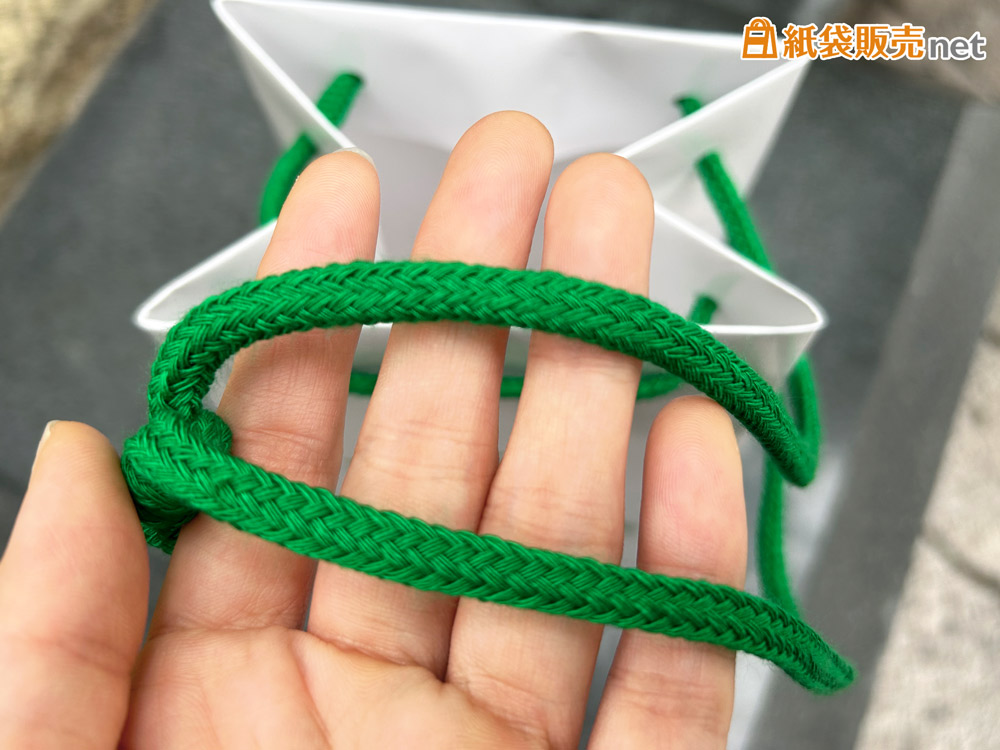人気の高いアクリルスピンドル紐
