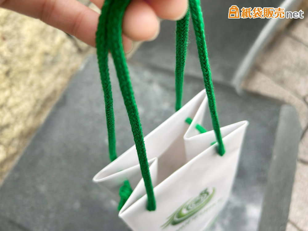 見た目の美しさだけでなく、使いやすさにも配慮した仕様のハンドル