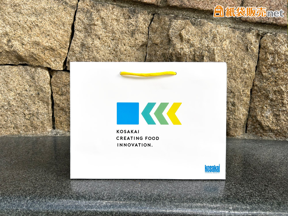 企業のロゴとメッセージを活かしたオリジナル紙袋