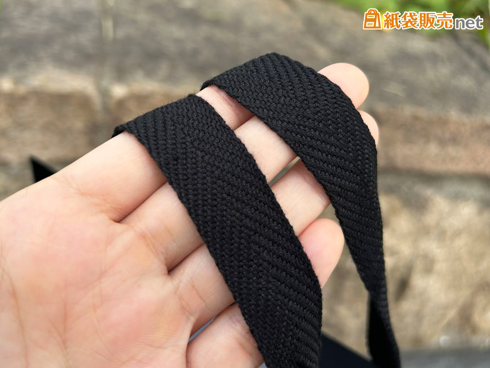 黒色のアクリル平紐